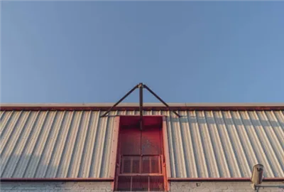 Utforska hållbarheten hos ett stående sömmet taksystem